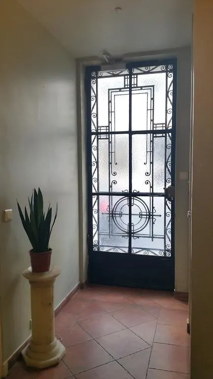 Paranjib Ostello Parigi