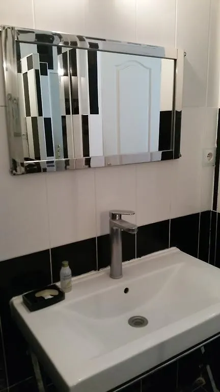 Vandrerhjem Paranjib *