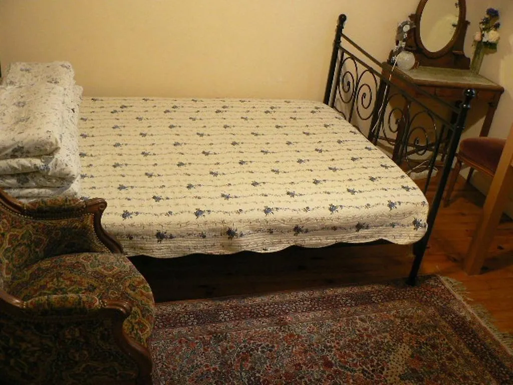 Paranjib Hostel Paris